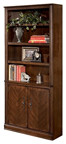 Signature Design by Ashley Книжный шкаф Hamlyn Large Door Medium Brown